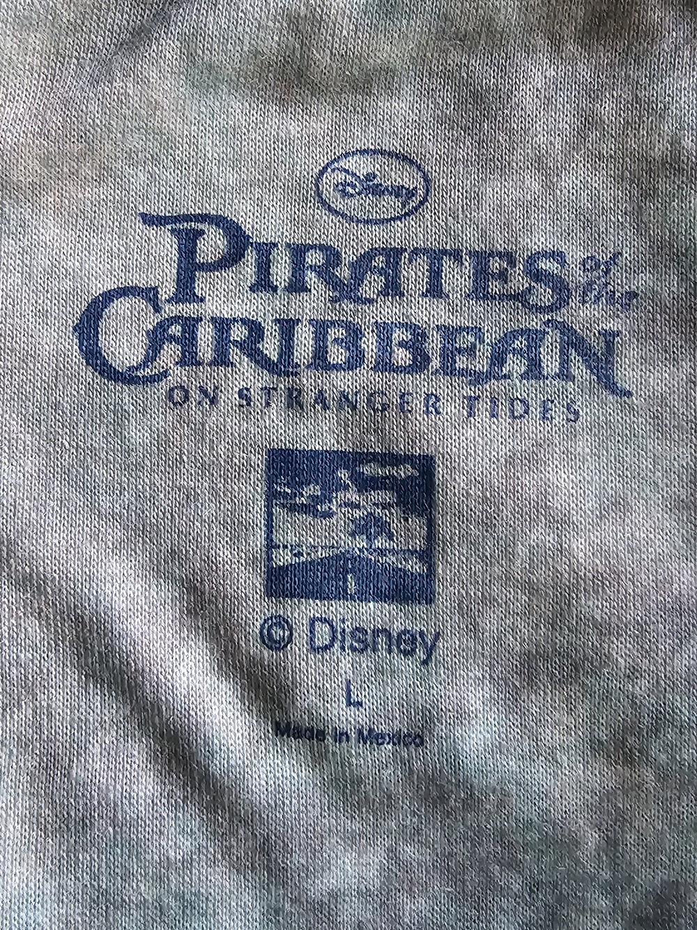 Pirates of the Caribbean - Johnny Depp Shirt - Picture 3 of 4